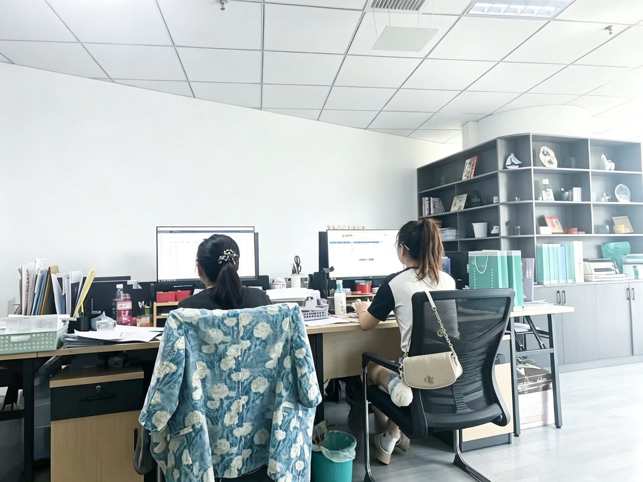 专员工位办公场景实景